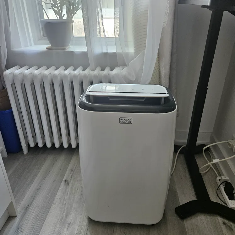 BLACK+DECKER Portable Air Conditioner with Remote thumbnail