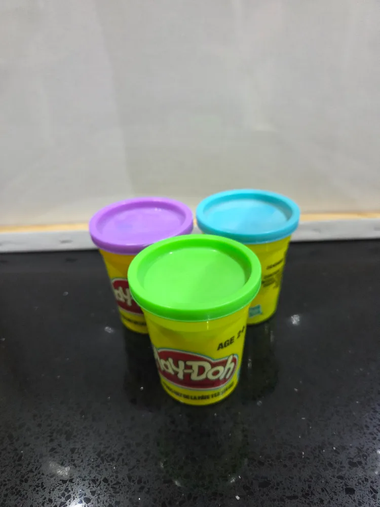 FREE Play-doh, set of 3 assorted colours thumbnail