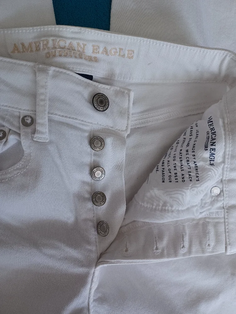 American Eagle White Wide Leg Jeans - Size 2 image indicator(2)