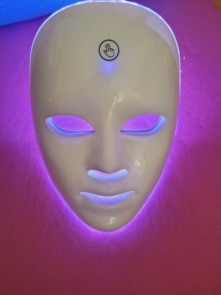 LED Facial Therapy Mask and Nutri blender