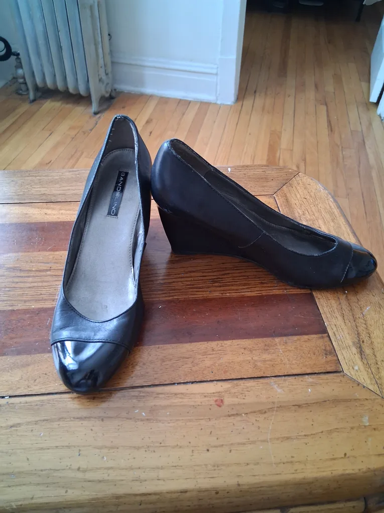 Bandolino Black Wedge Heel Shoes - Size 7M image indicator(2)