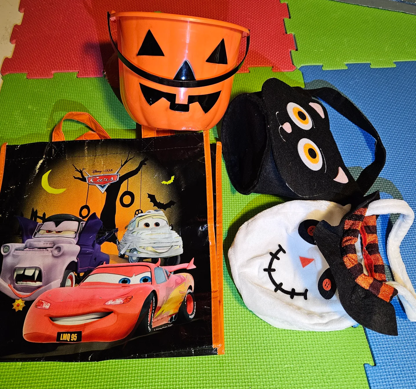 Free Trick or Treat Bucket and bags thumbnail