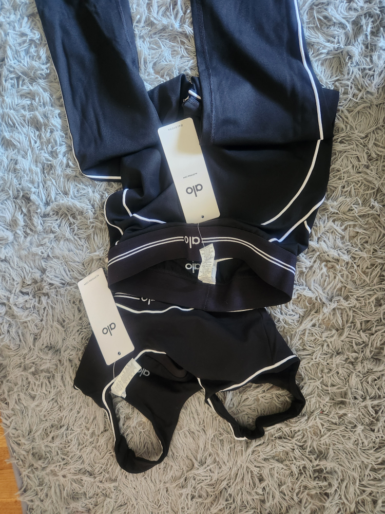 New Alo Yoga Black & White Set - photo 3