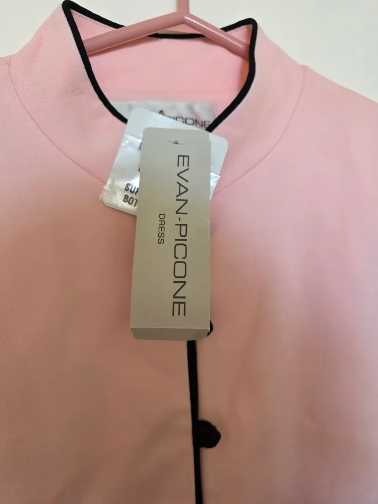 New tagged Evan-Picone Pink Cropped Jacket Size 8 image indicator(2)