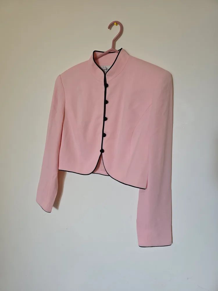 New tagged Evan-Picone Pink Cropped Jacket Size 8 image indicator(4)