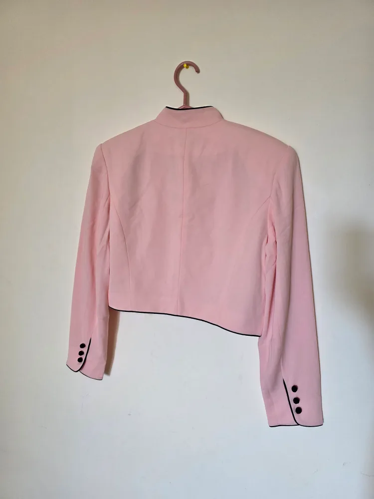 New tagged Evan-Picone Pink Cropped Jacket Size 8 image indicator(5)