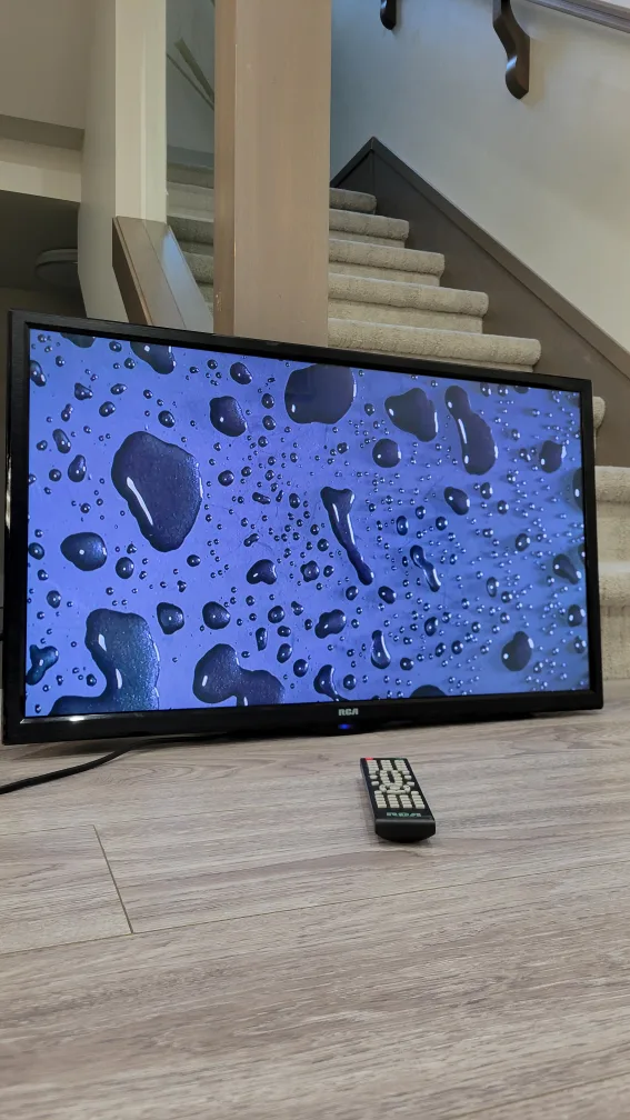 32" RCA LED TV image indicator(2)