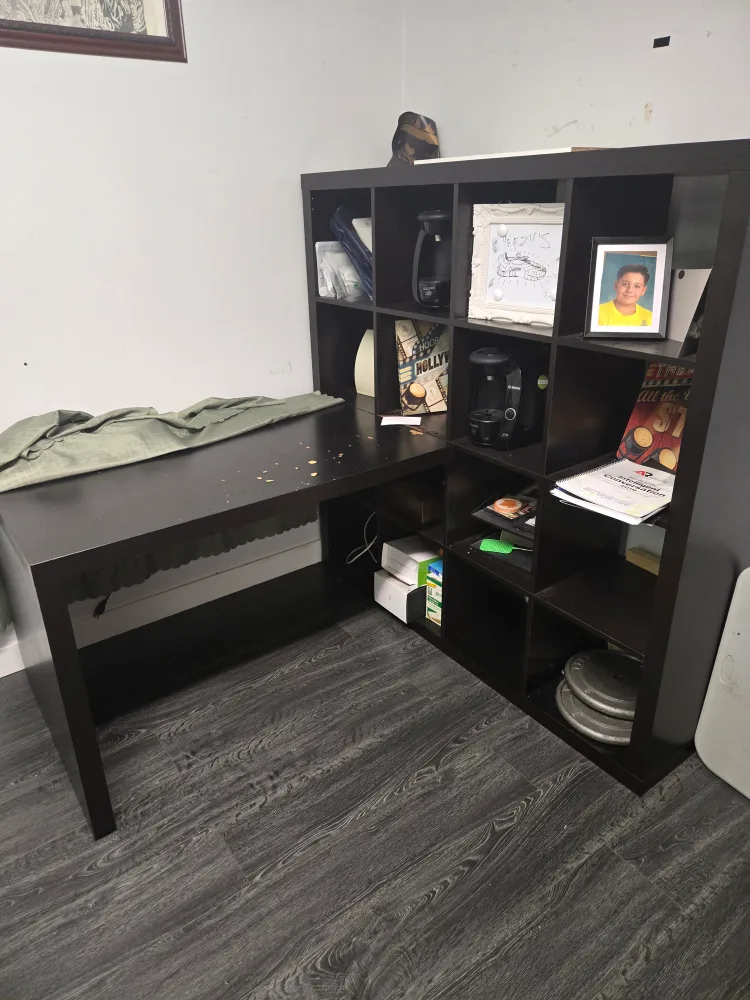 FREE DELIVERY!! Corner desk with connected cube shelf $100 thumbnail