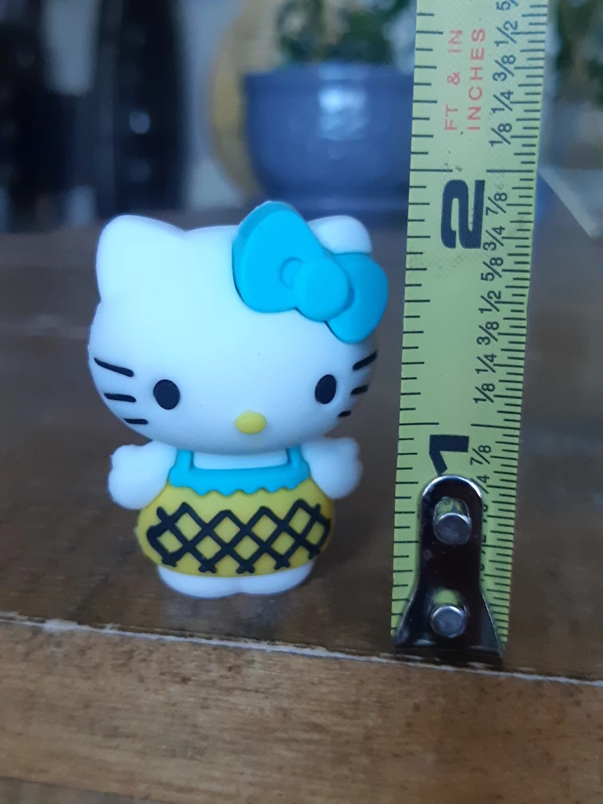 Hello kitty Yellow Pineapple series 2 collectible figure - photo 4