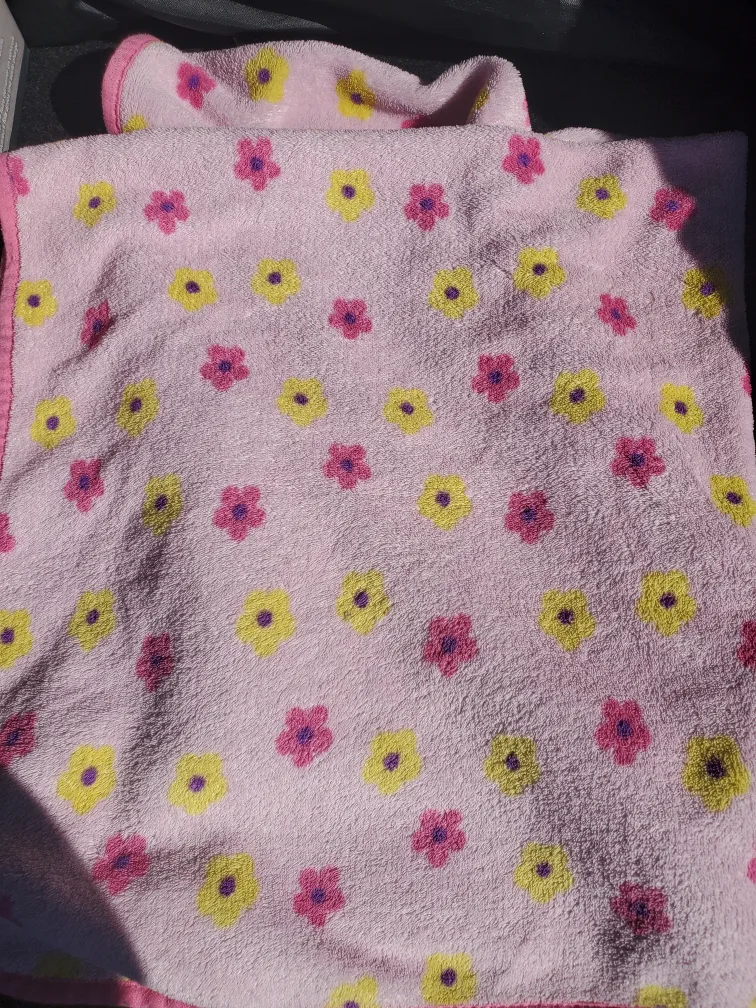 Pink Flower Patterned Hooded Towel thumbnail