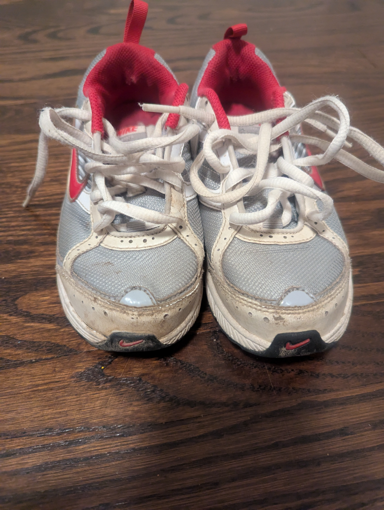 🧡 Nike Kids Running Shoes - Size 1Y / 13.5 - photo 2