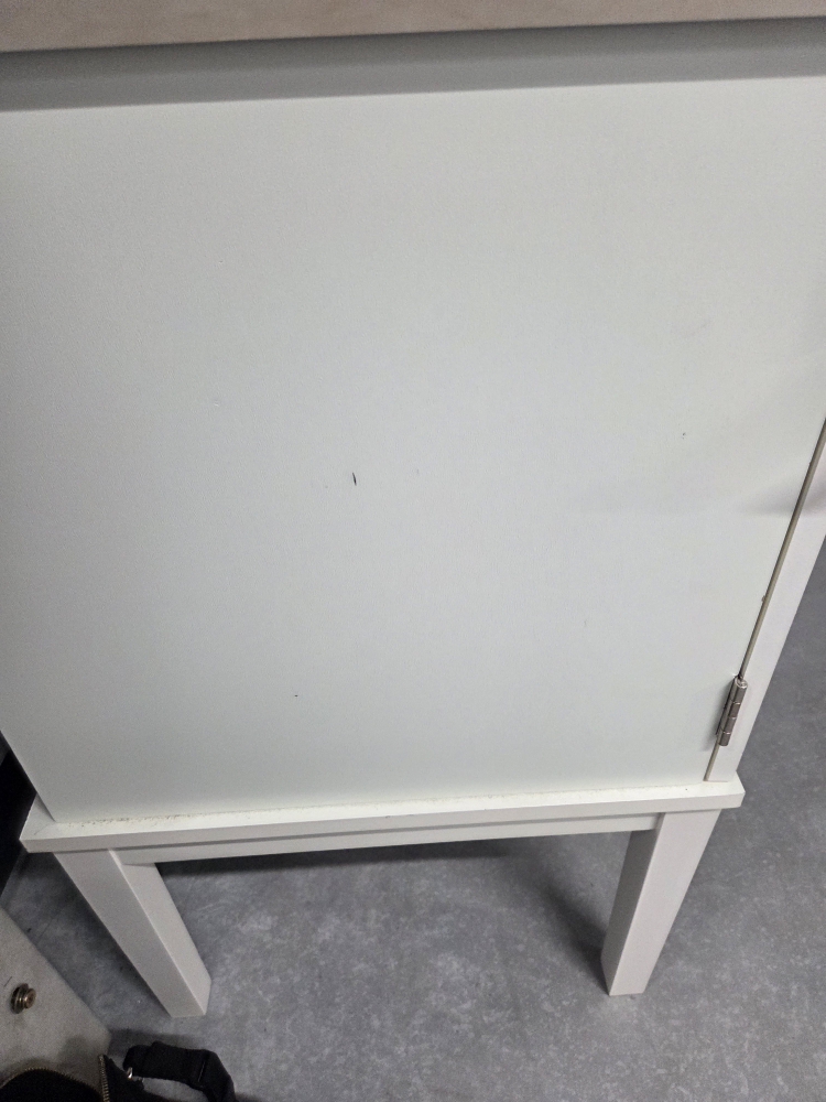 White Vanity Set with Tri-fold Mirror - photo 4