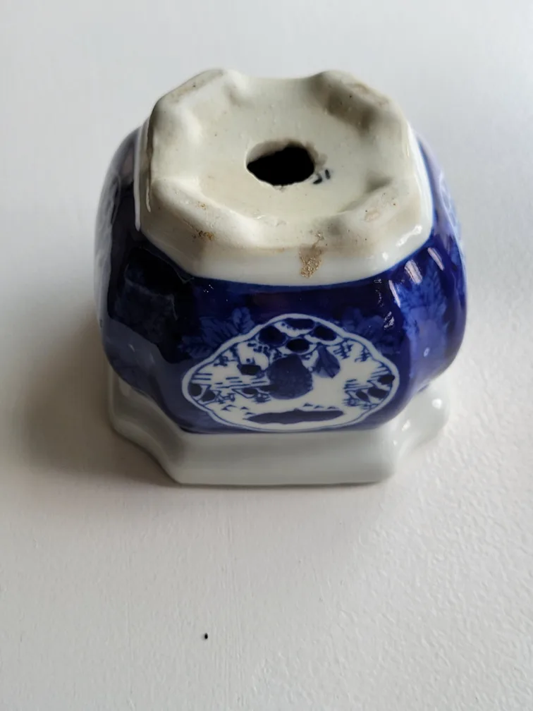 vintage Chinoiserie pot.