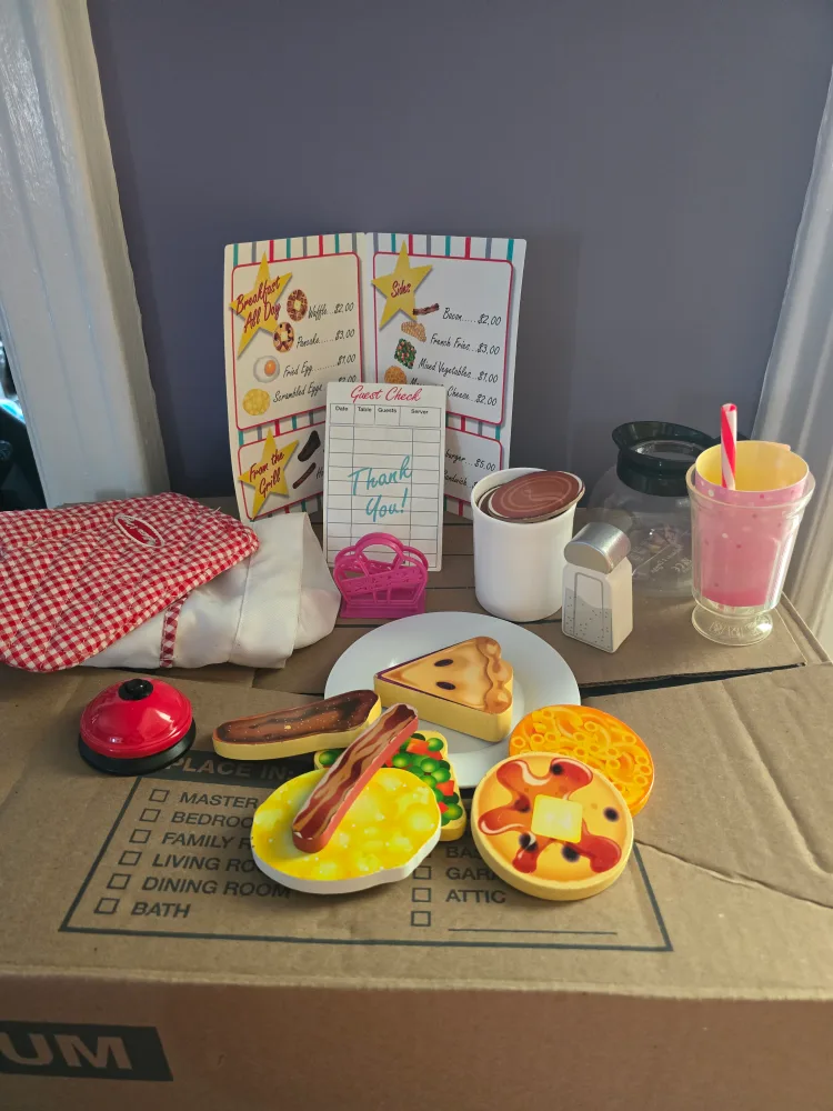 Melissa & Doug Star Diner Restaurant Play Set thumbnail