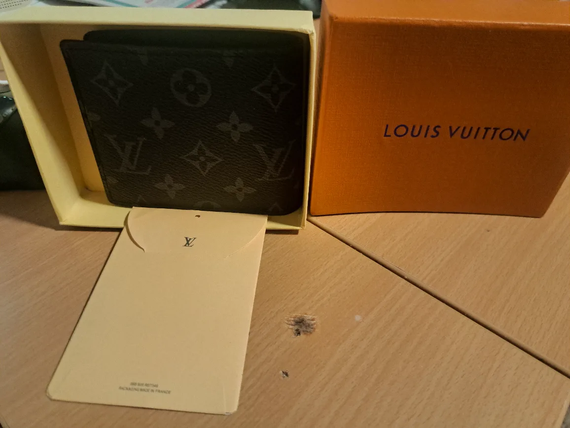 Louis Vuitton wallet thumbnail