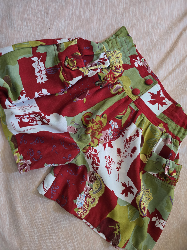 [freecycle] Floral Print Shorts - Size 8