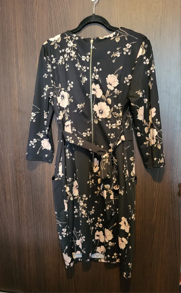 Suzy Shier Dress Size: Large image indicator(3)