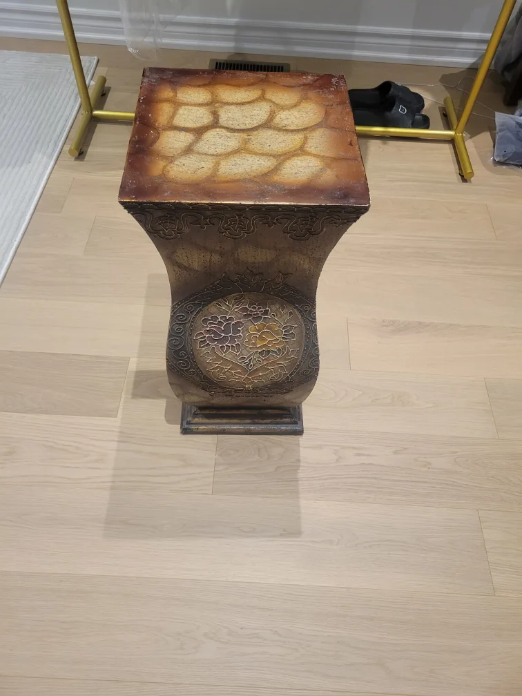 Decorative Floral Accent Table image indicator(3)