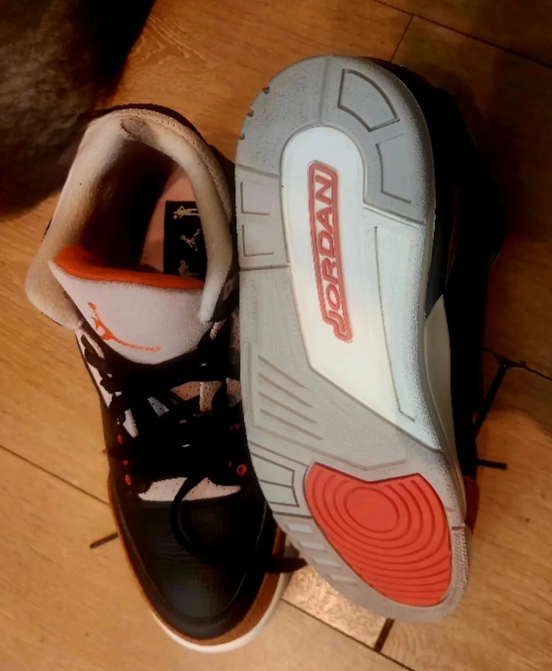 Jordan Retro 3 Black Gold US 10 image indicator(4)