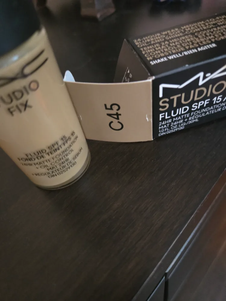 MAC Studio Fix Fluid SPF 15 Foundation - C45 image indicator(3)