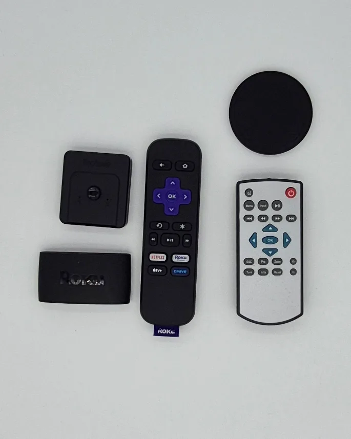 Mini Projector with Roku Streaming device image indicator(5)