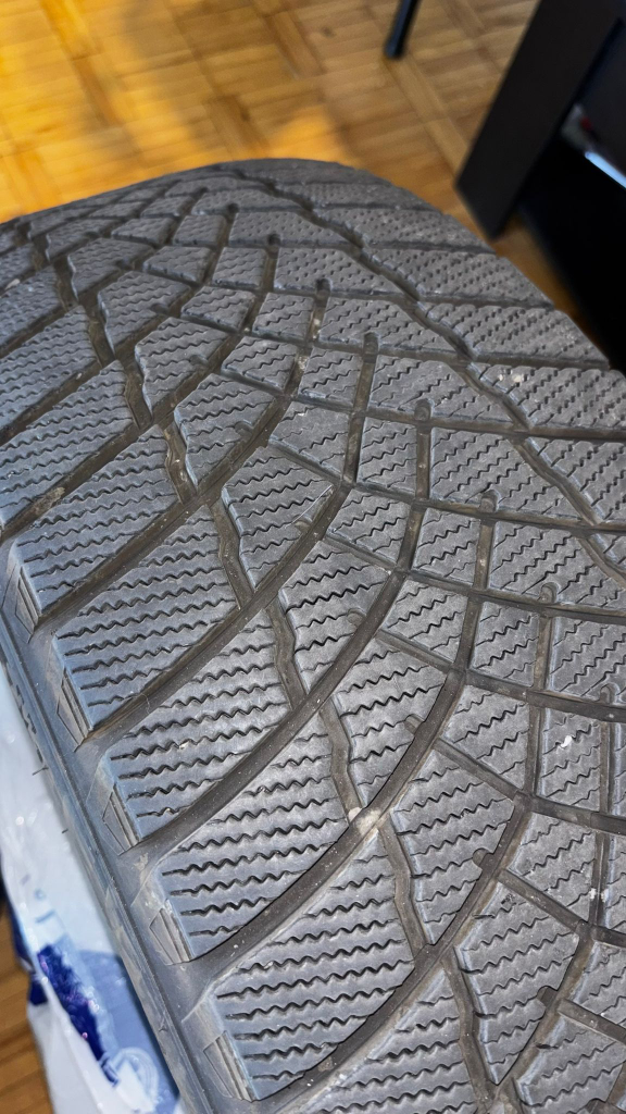 Motomaster Winter Edge II Tire 235/60R18 - photo 3