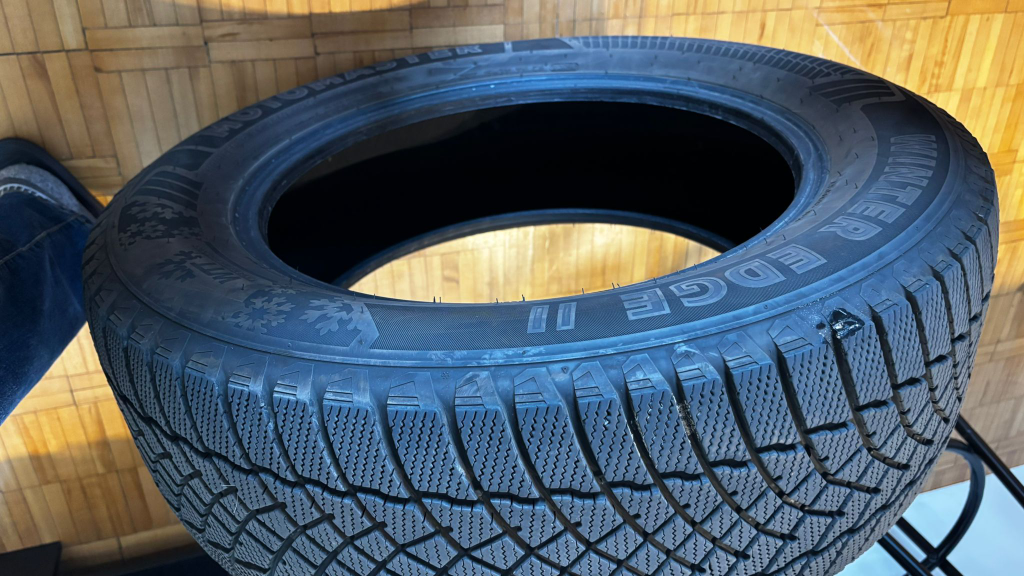 Motomaster Winter Edge II Tire 235/60R18 - photo 4
