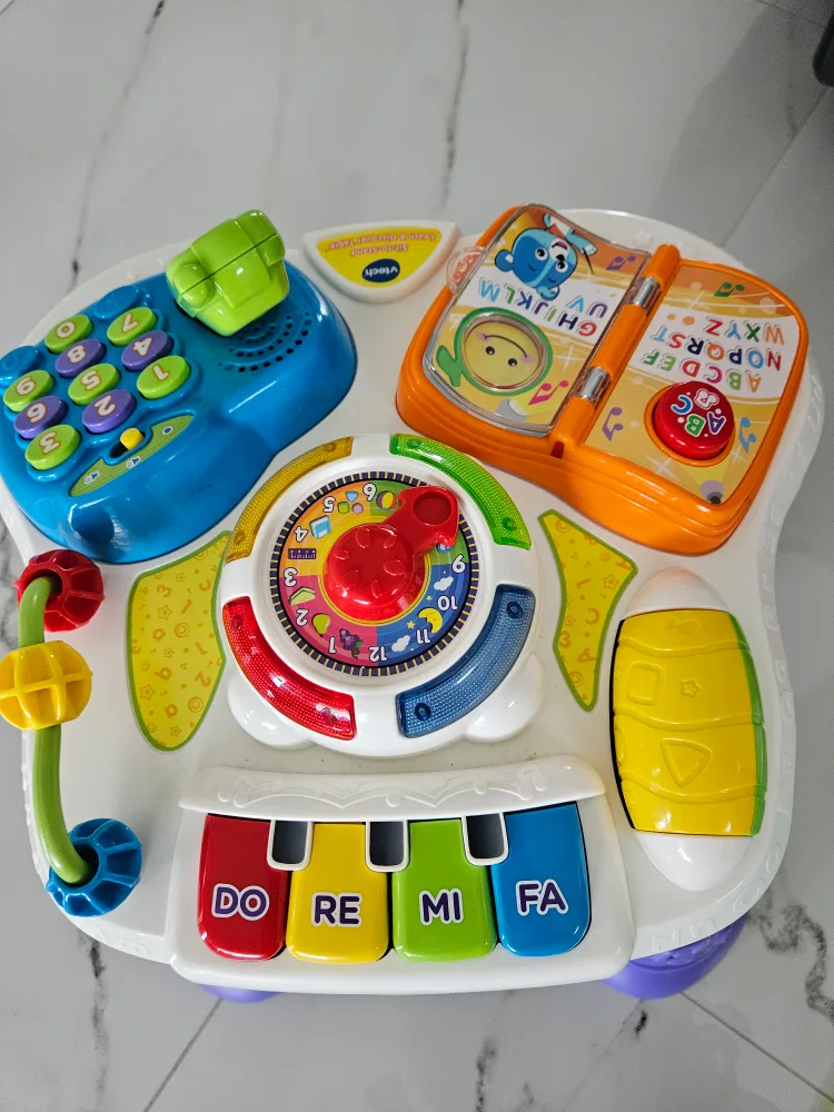 VTech 2-in-1 Learn & Discover Table thumbnail