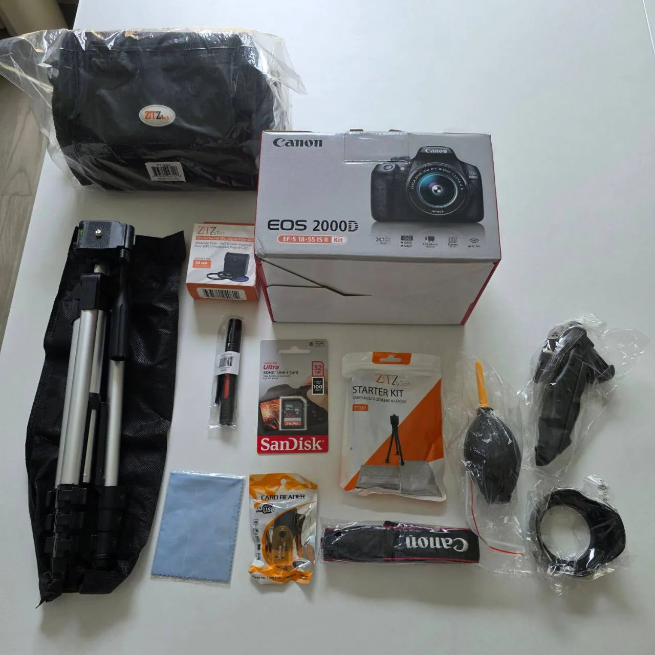 Canon EOS 2000D + accessory set thumbnail
