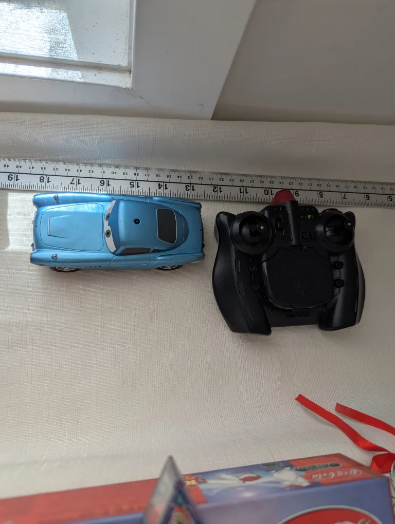 Disney Pixar Cars Remote Control Finn McMissile image indicator(2)