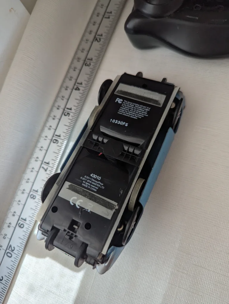 Disney Pixar Cars Remote Control Finn McMissile image indicator(3)