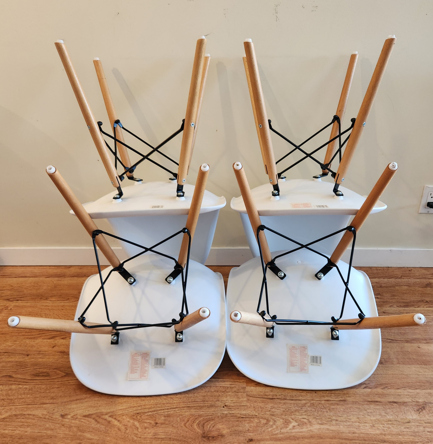 Set of 4 White Dining Chairs (currently disassembled) - photo 4