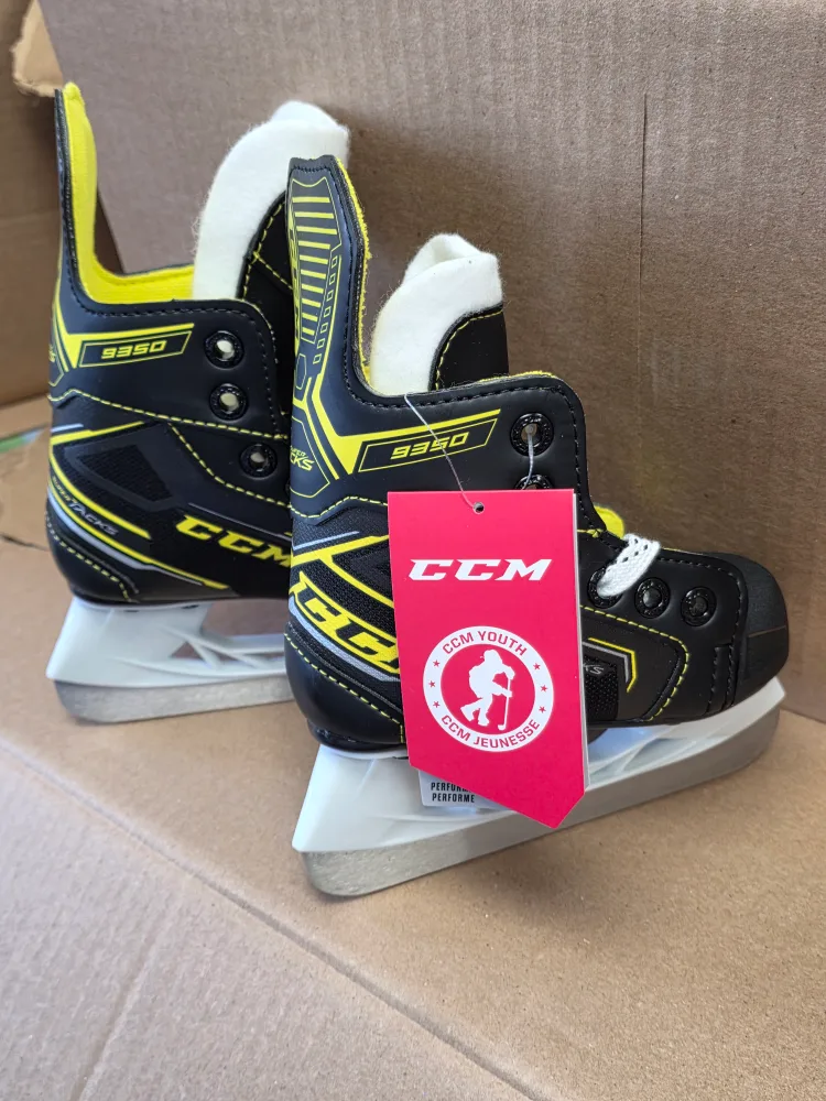 Brand new pair of size 11 CCM Super Tacks 9350 youth ice skates! image indicator(2)