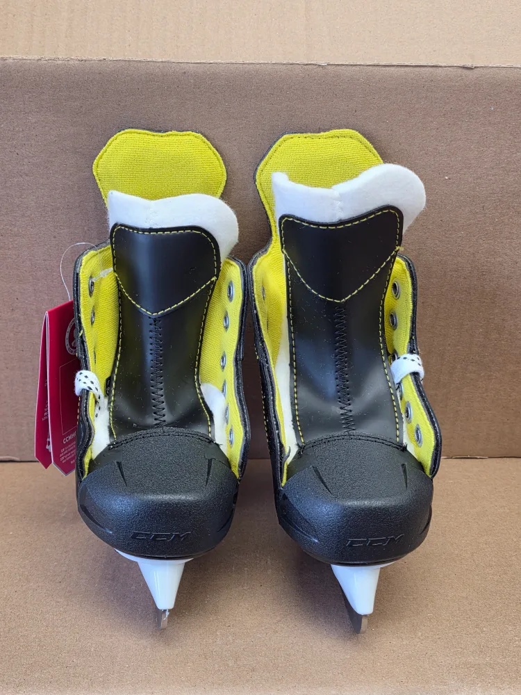 Brand new pair of size 11 CCM Super Tacks 9350 youth ice skates! image indicator(5)