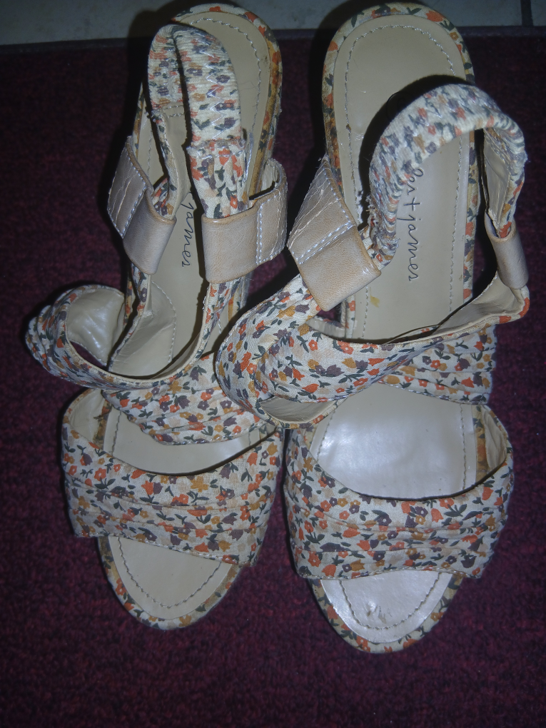 Juliet & James Floral Wedge Sandals - Size 6 - photo 3