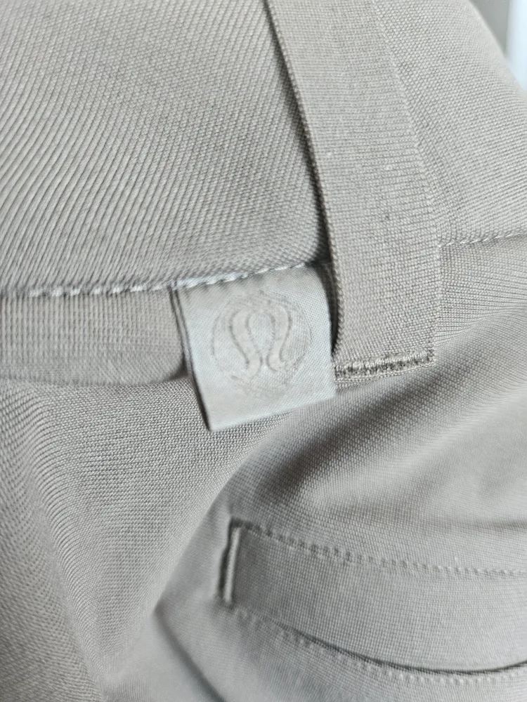 Lululemon 31x30 ABC Slim-Fit Trouser Warpstreme in Nomad image indicator(4)