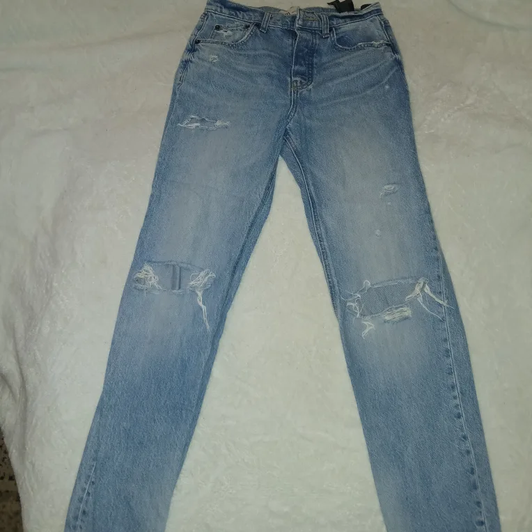 Zara Ripped Jeans - Size US 6 thumbnail