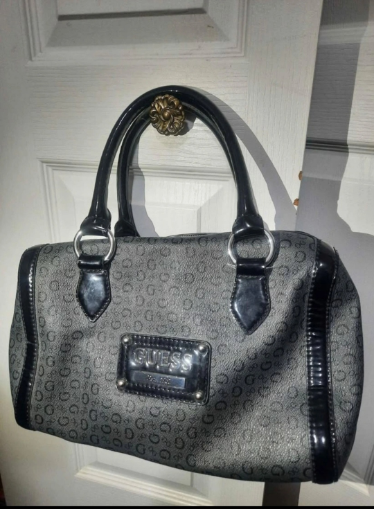 Guess Black Satchel Bag🧡