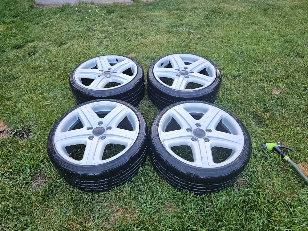 Tires on VW  Alloy Rims - Set of 4 thumbnail