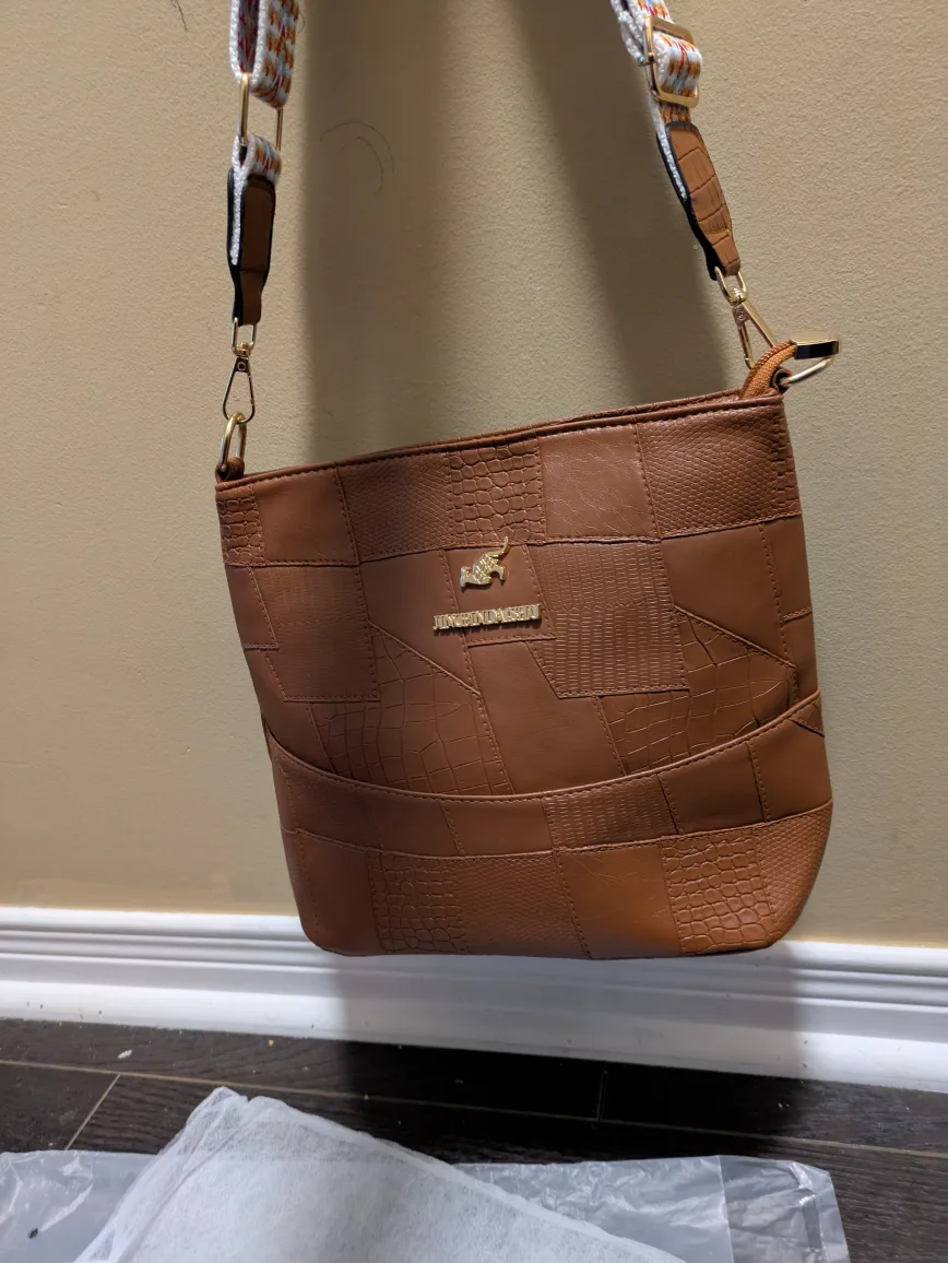 brand new women's stylish crossbody bag image indicator(3)