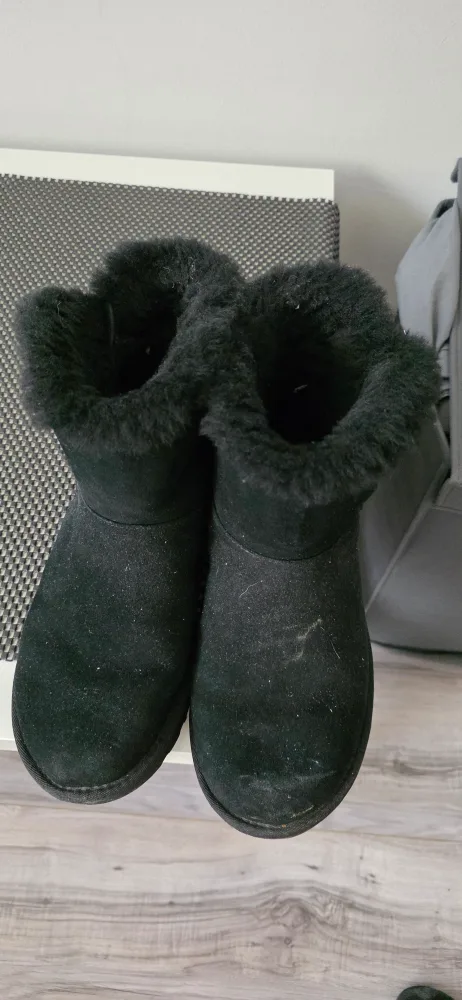 Black Ugg Boots thumbnail