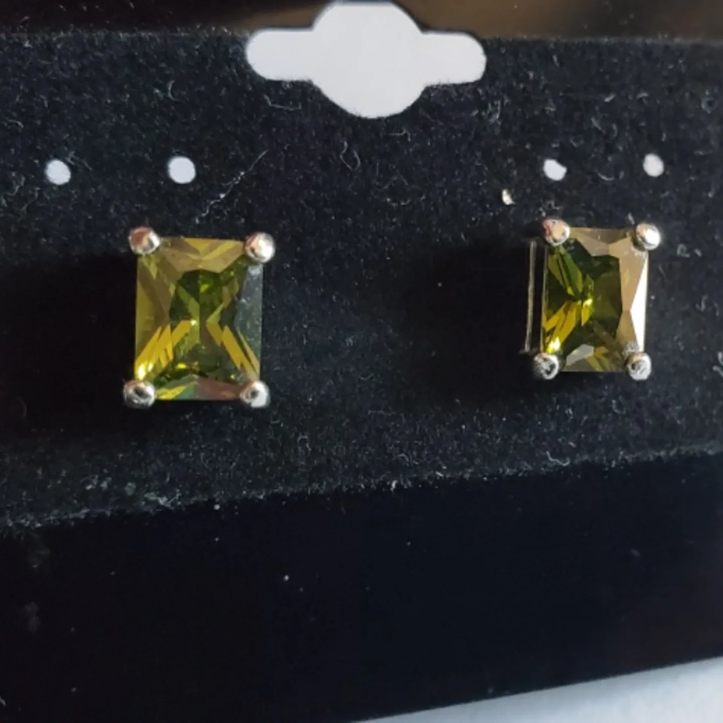 Stud Earrings - Assorted Colours image indicator(3)