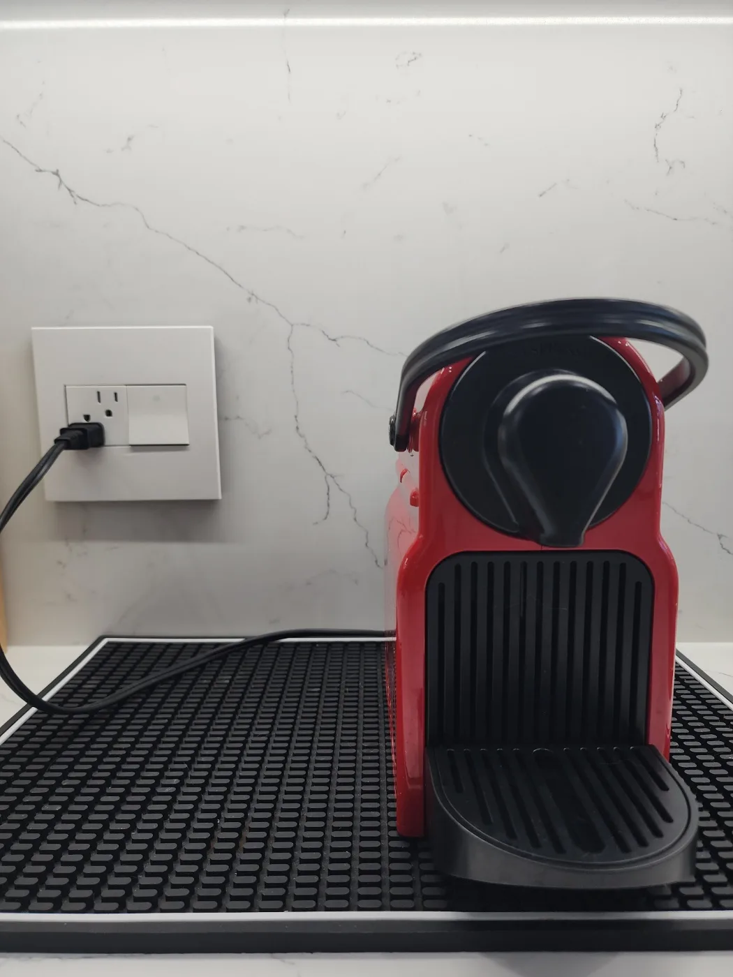 Breville Nespresso Inissia Espresso Machine – Red image indicator(2)