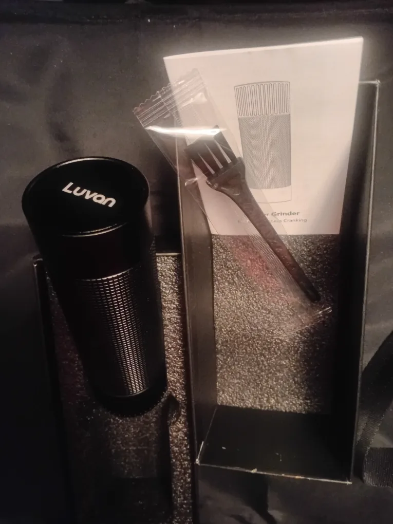 NEW!   Luvan - Professional  Black Pepper Grinder image indicator(10)