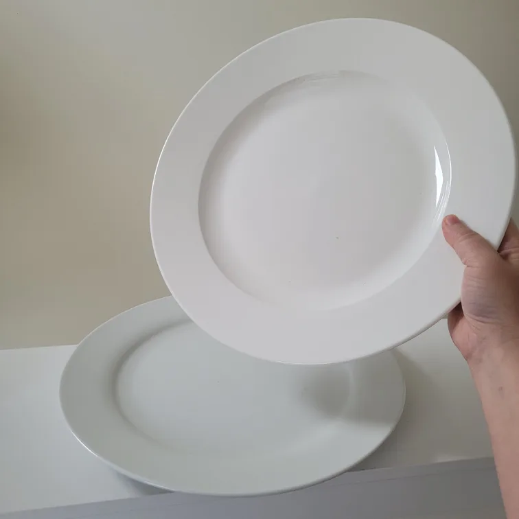 Set of 2 White Plates thumbnail