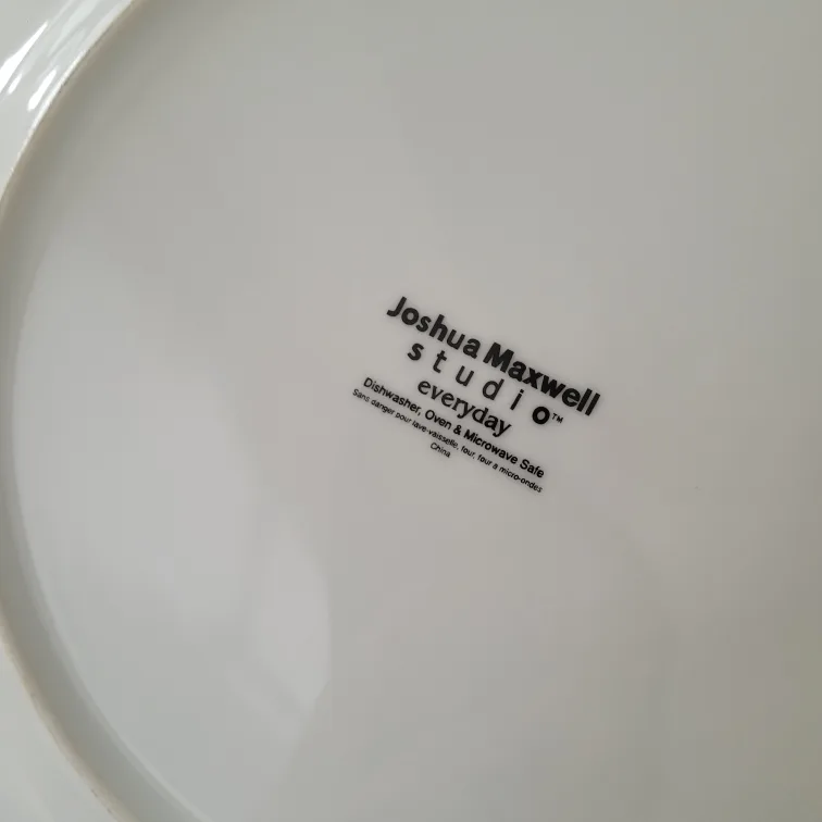 Set of 2 White Plates image indicator(4)