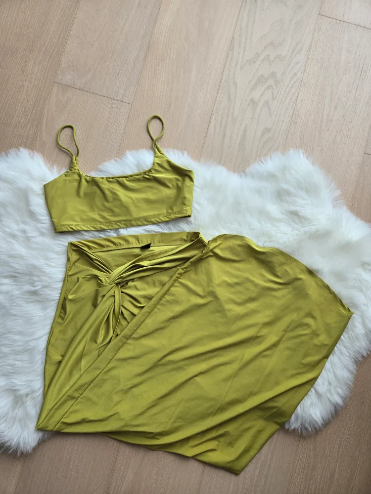 Shein Green Two-Piece Set - Size US 4 image indicator(3)