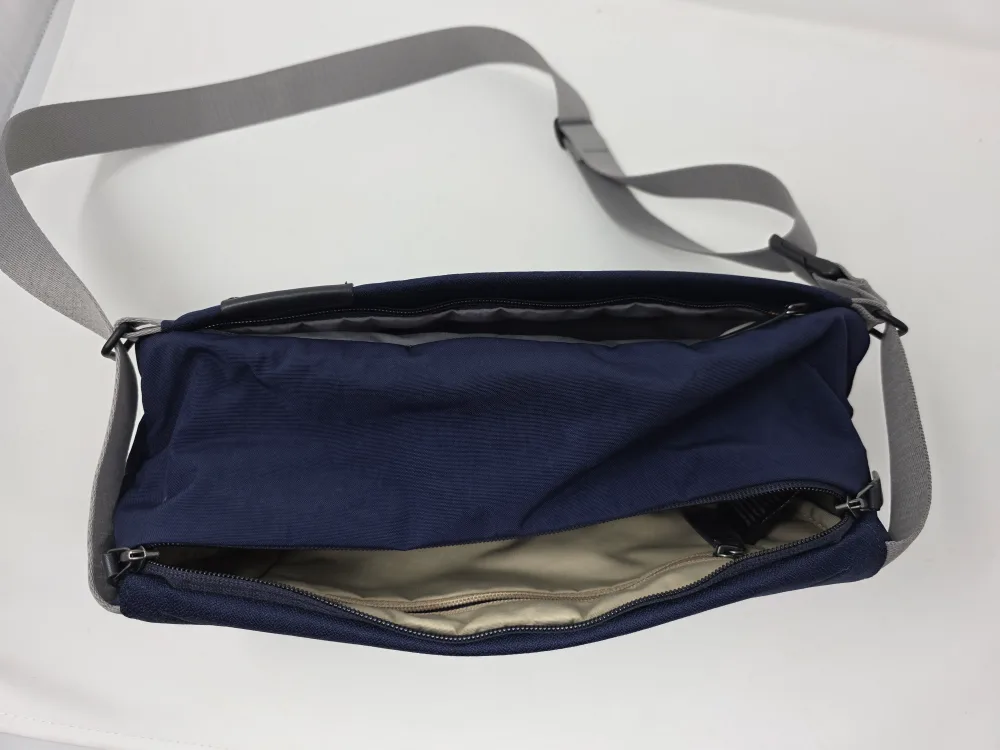 Bellroy Sling Bag Navy image indicator(3)