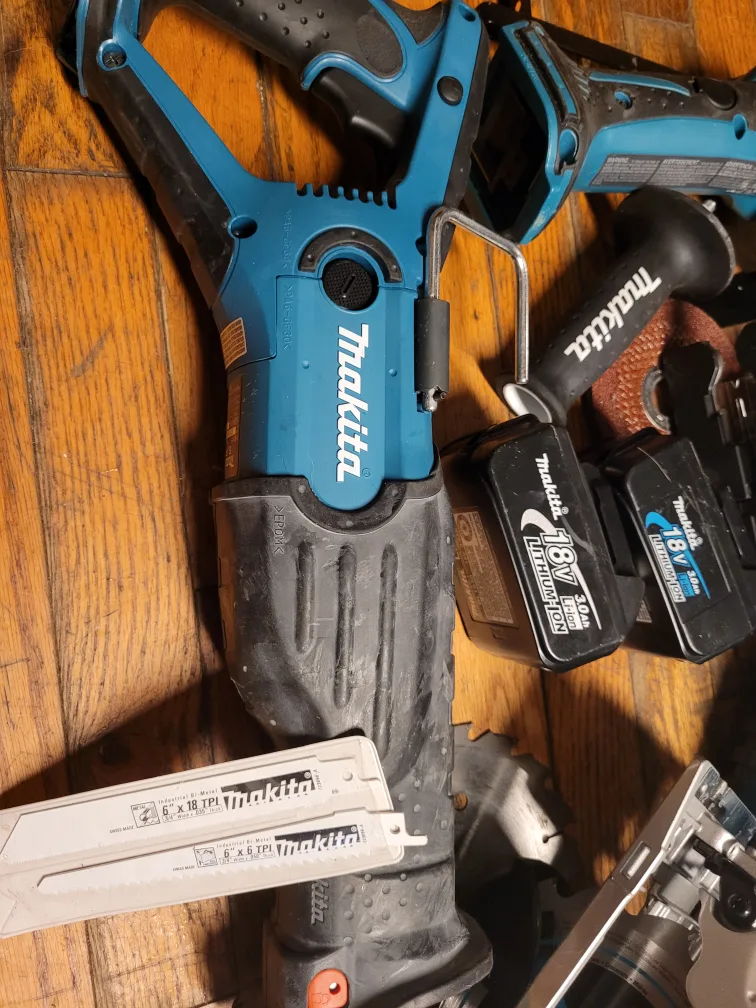 new  never used  Makita Cordless Power Tool Set image indicator(2)