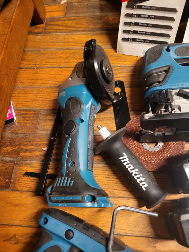 new  never used  Makita Cordless Power Tool Set image indicator(3)